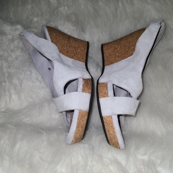 UGG Size 7.5 Baby Blue Suede 💙Tan Cork Wedges - Picture 1 of 11